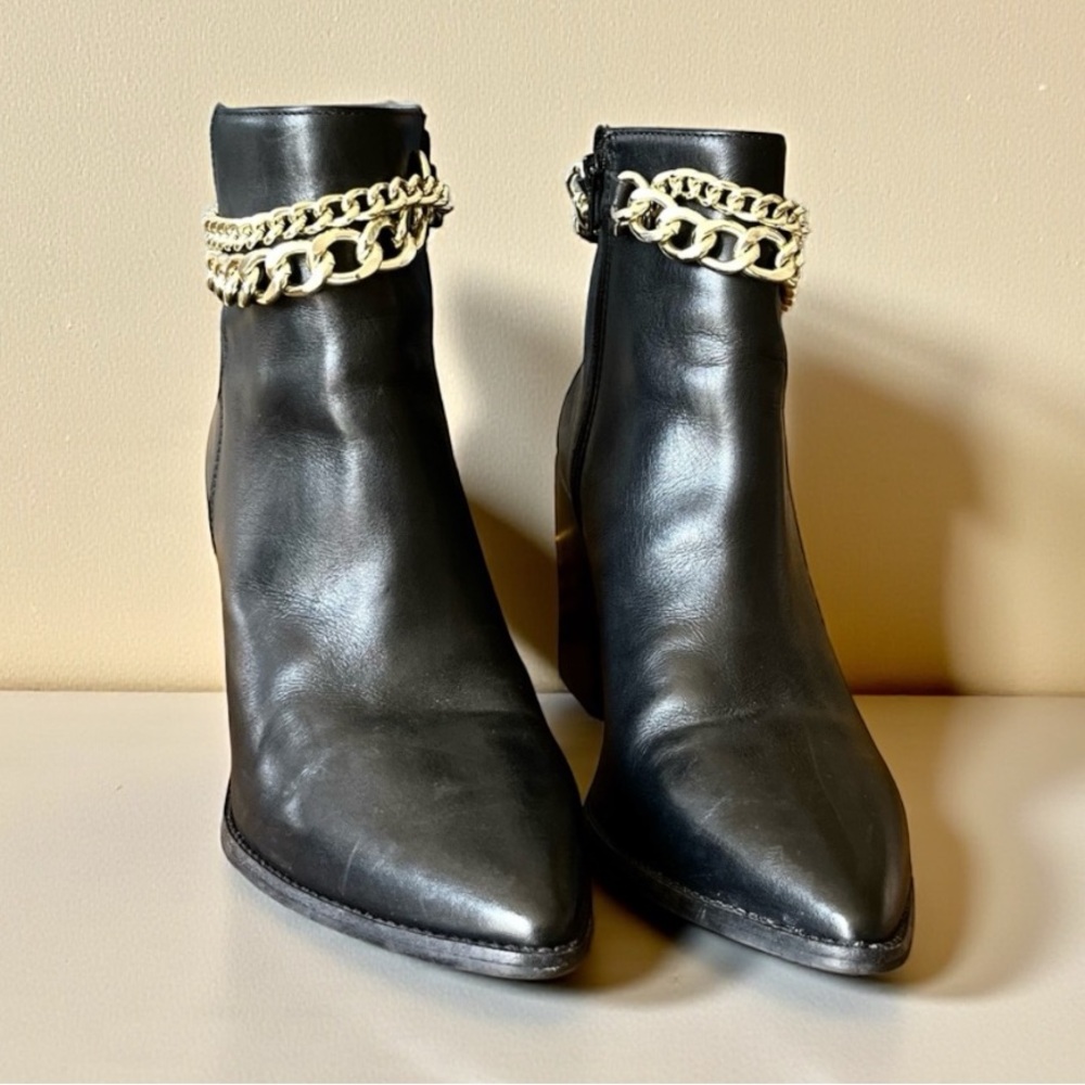 Steve Madden Black Leather Perlina Ankle Boots with Gold Chain Accent Size 7